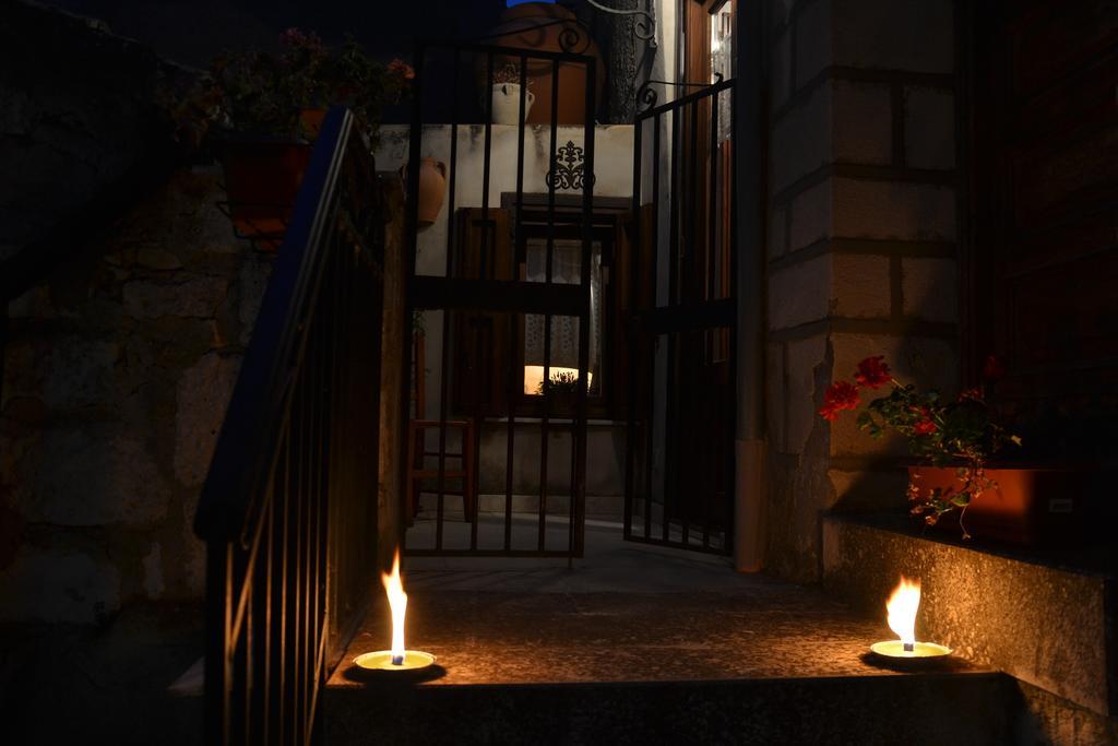 La Casa Del Pittore Di Petralia Петралия Сопрана Екстериор снимка
